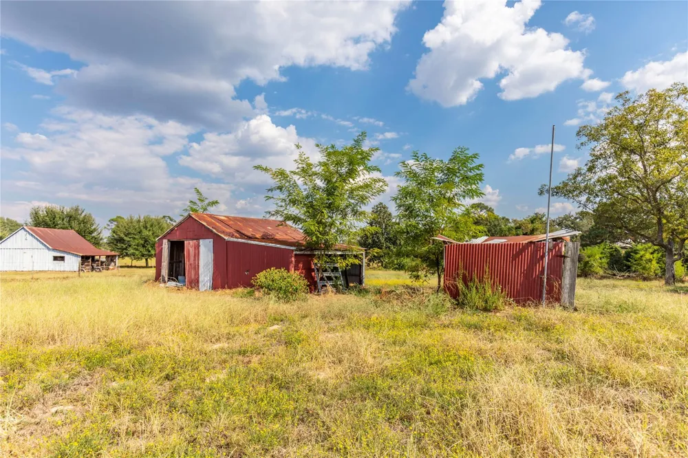 768 Travis Road Bellville, TX 77418