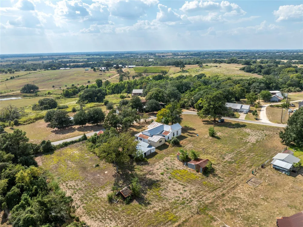 768 Travis Road Bellville, TX 77418