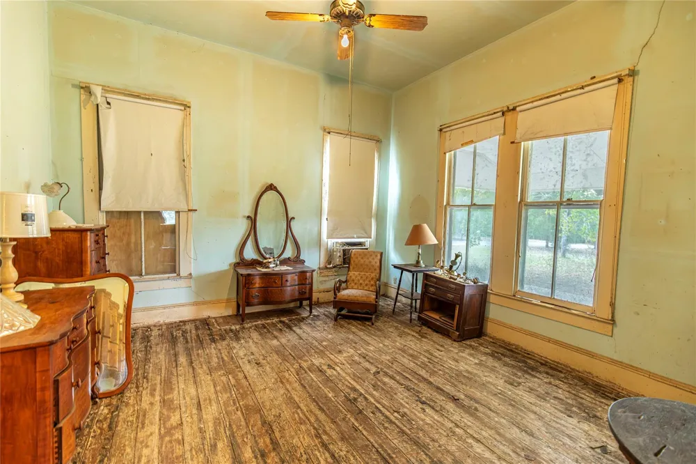 768 Travis Road Bellville, TX 77418