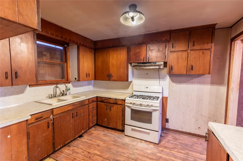 768 Travis Road Bellville, TX 77418