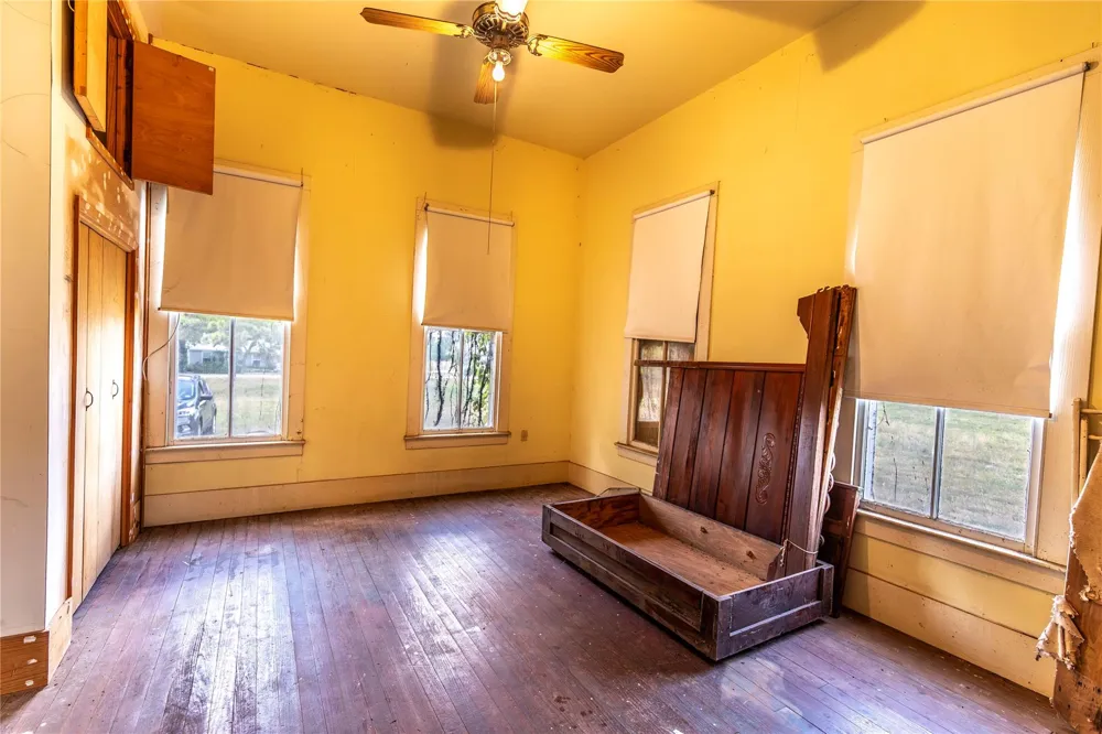 768 Travis Road Bellville, TX 77418