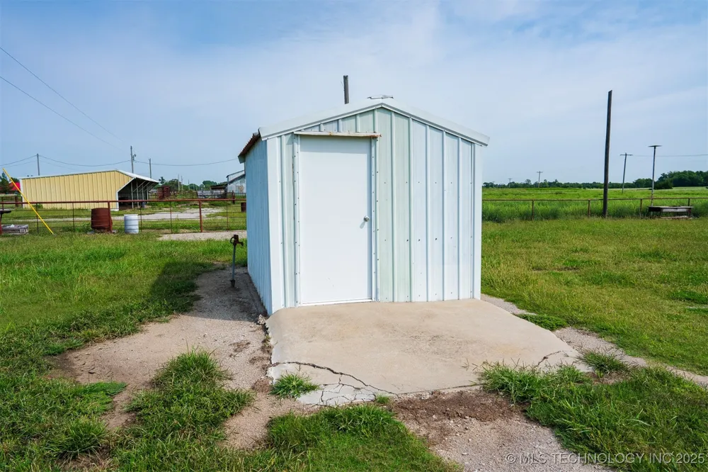 8 3990 ROAD Dewey, OK 74029
