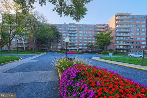 11 SLADE AVENUE #301