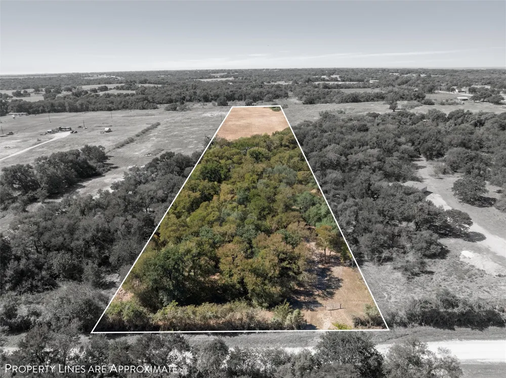 6 County Road 473 Lott, TX 76656