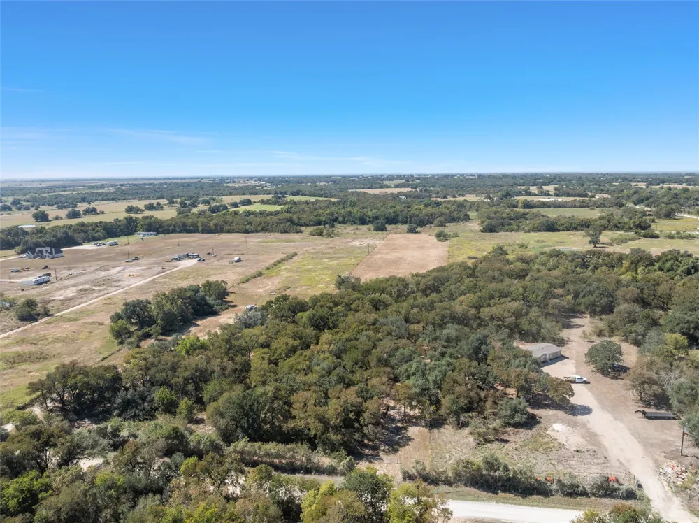 6 County Road 473 Lott, TX 76656