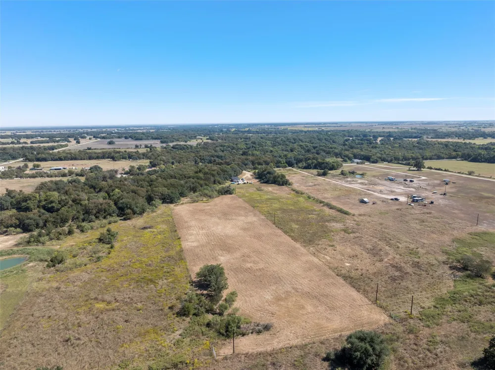 6 County Road 473 Lott, TX 76656