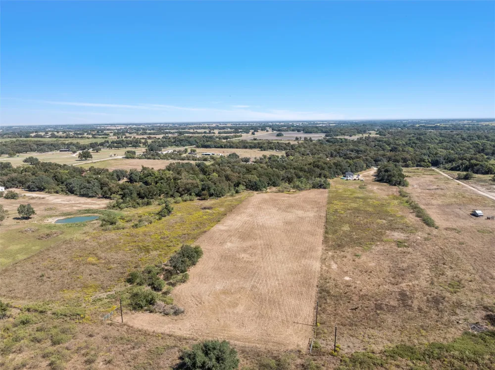 6 County Road 473 Lott, TX 76656