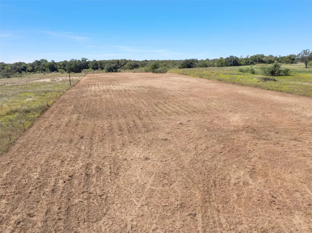 6 County Road 473 Lott, TX 76656