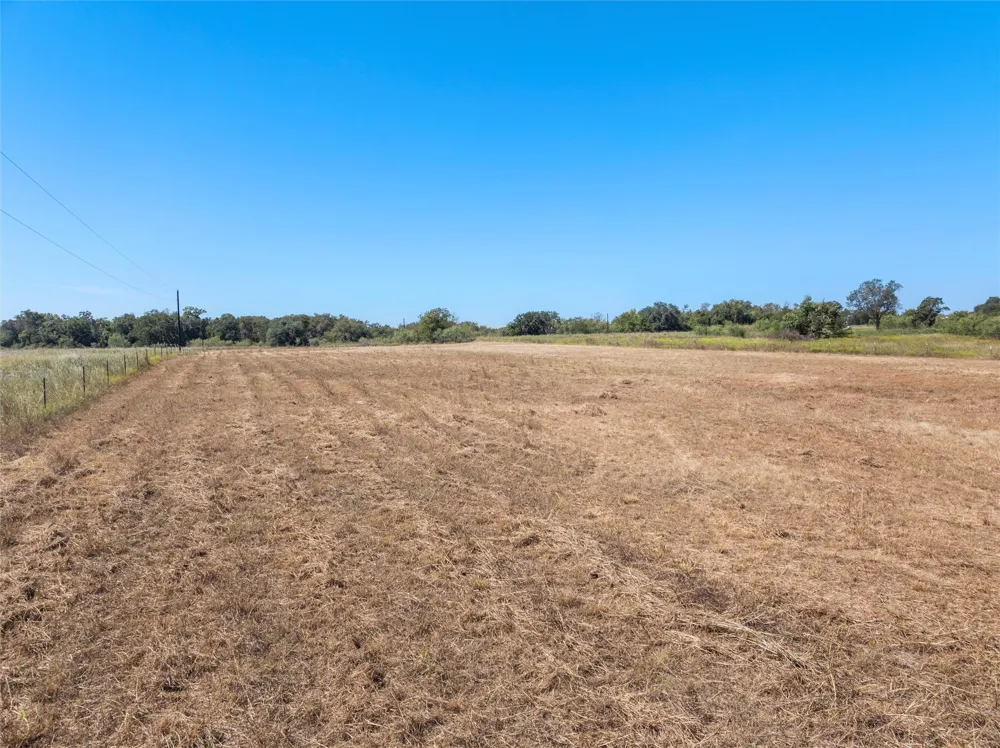 6 County Road 473 Lott, TX 76656