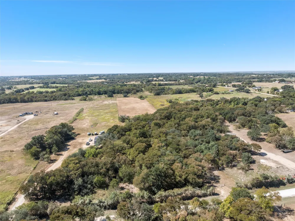 6 County Road 473 Lott, TX 76656