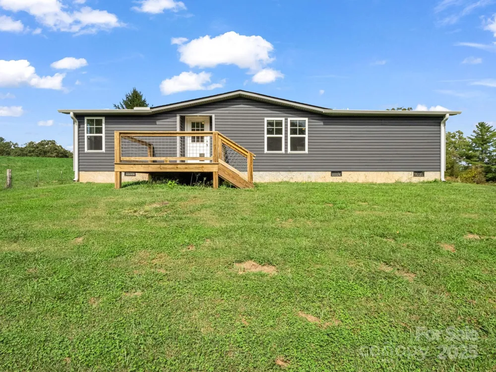 128 Cook Lane Mills River, NC 28759