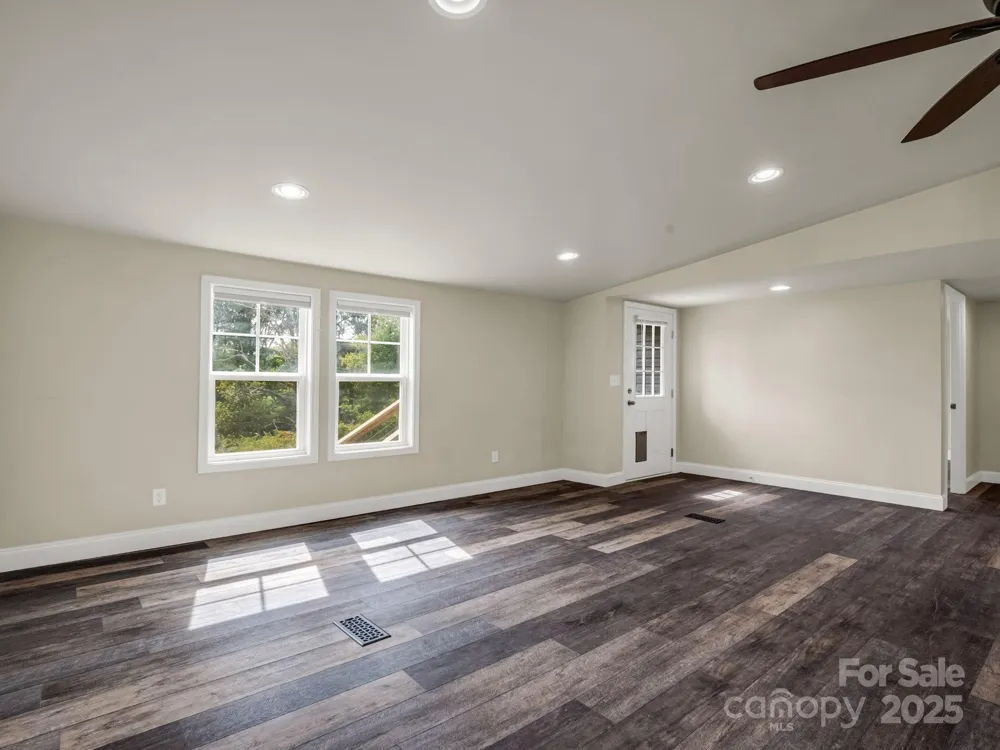 128 Cook Lane Mills River, NC 28759