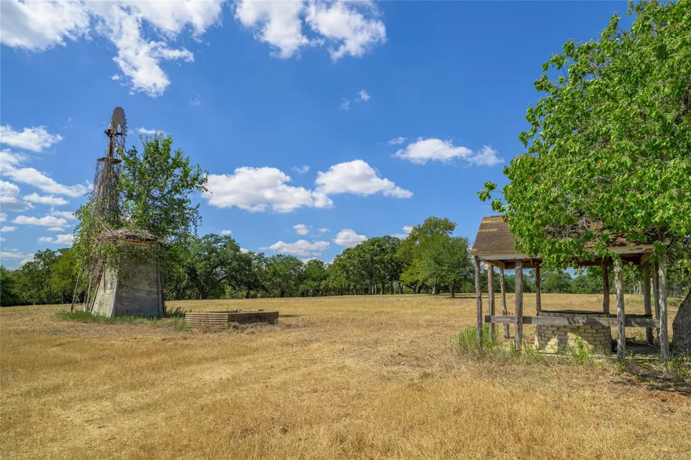 5327 State Highway 159 La Grange, TX 78945