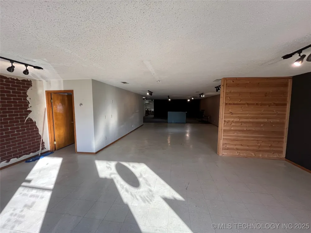 112 S Thornton Vian, OK 74962