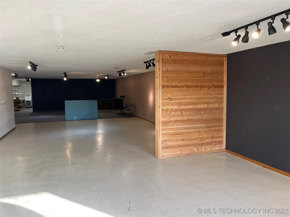 112 S Thornton Vian, OK 74962