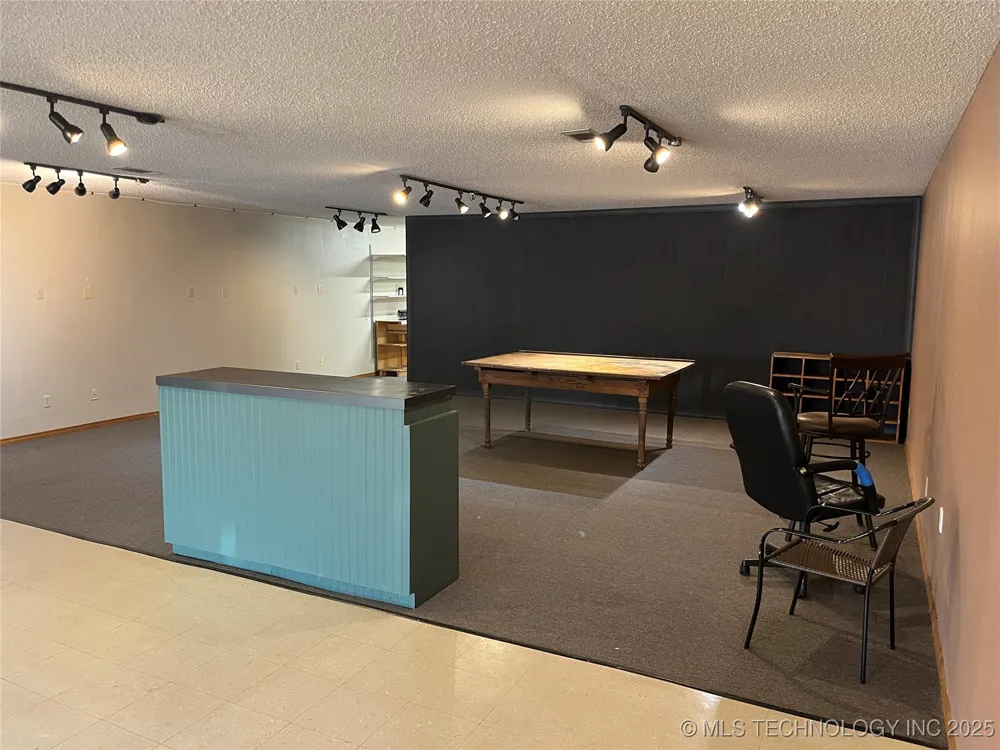 112 S Thornton Vian, OK 74962