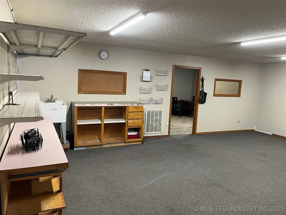 112 S Thornton Vian, OK 74962