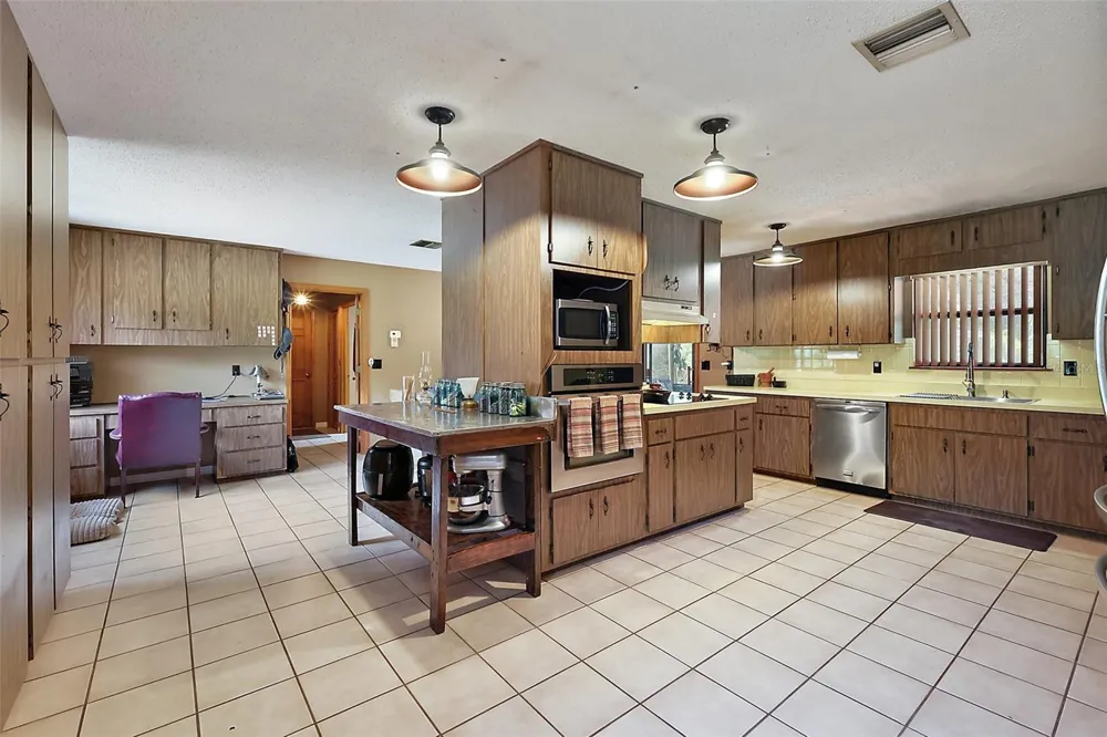 672 E BELT AVENUE Bushnell, FL 33513