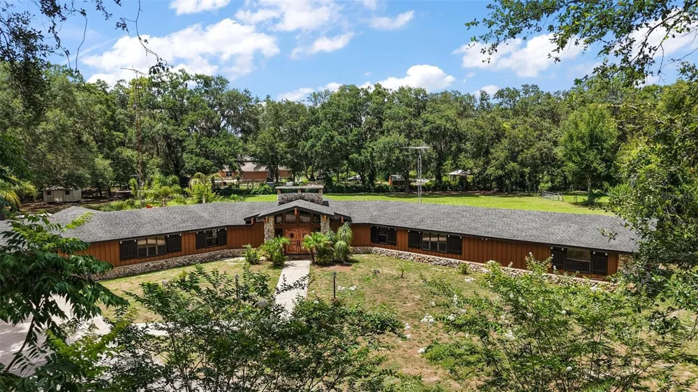 672 E BELT AVENUE Bushnell, FL 33513