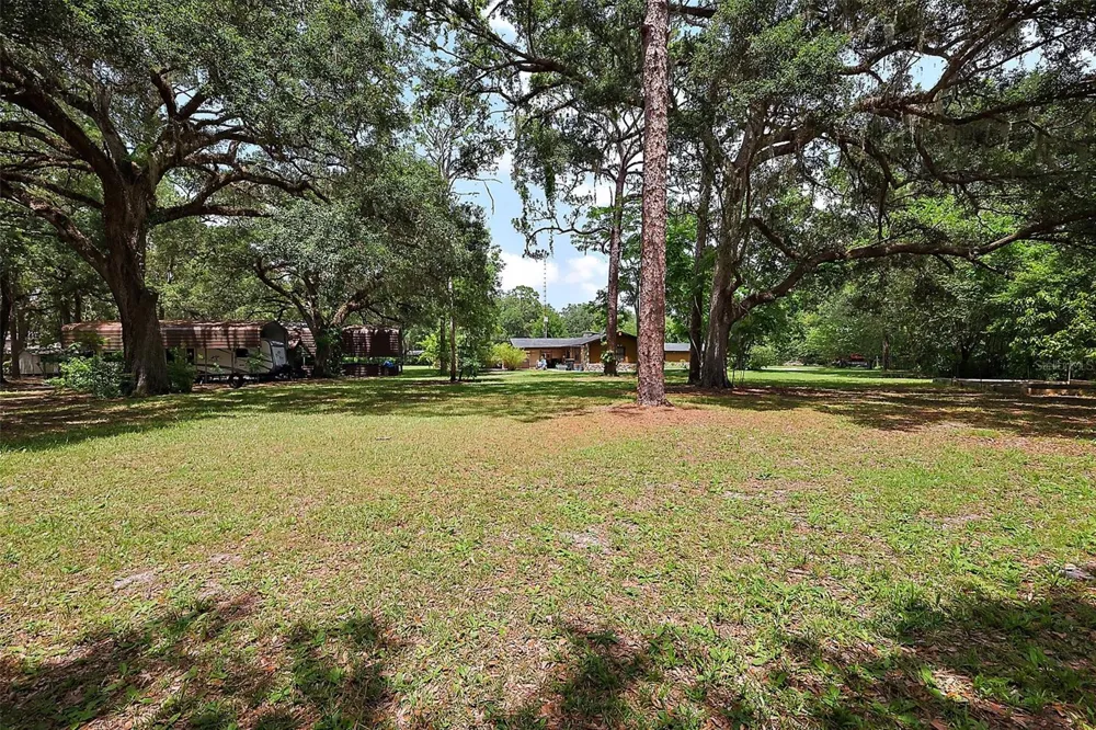 672 E BELT AVENUE Bushnell, FL 33513