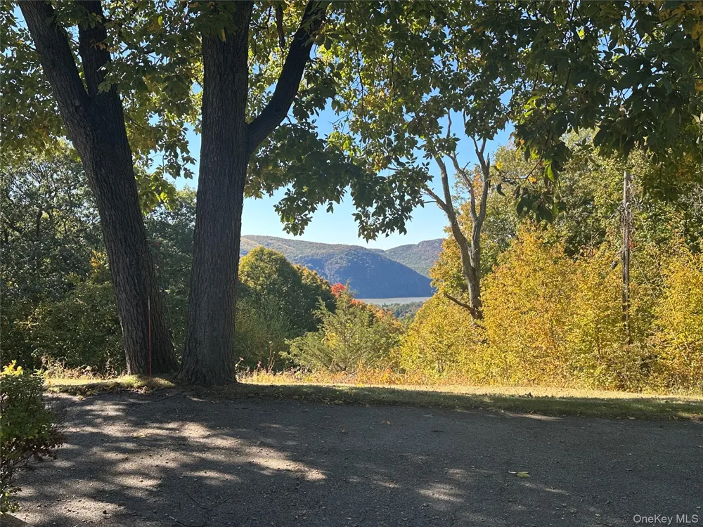 376 Lane Gate Road Cold Spring, NY 10516