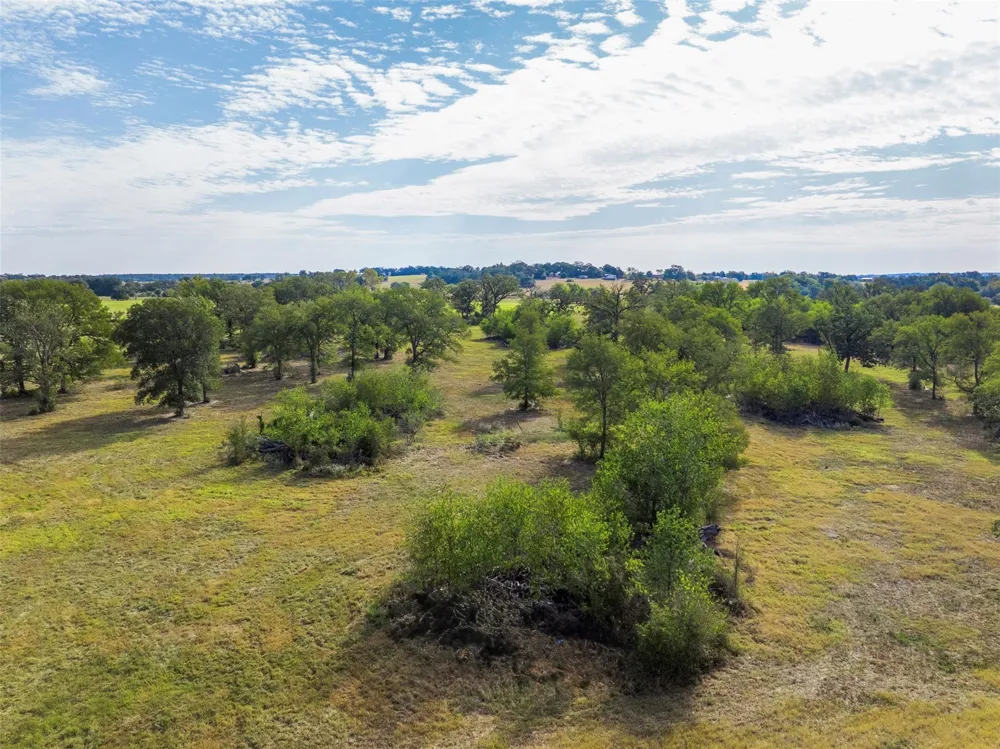 1463 County Road 324 Lincoln, TX 78948