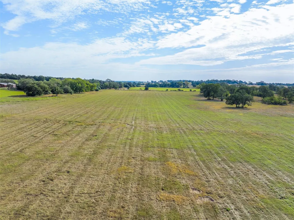1463 County Road 324 Lincoln, TX 78948