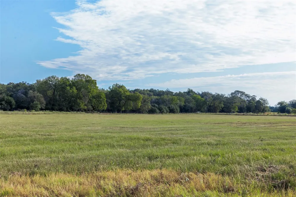 1463 County Road 324 Lincoln, TX 78948