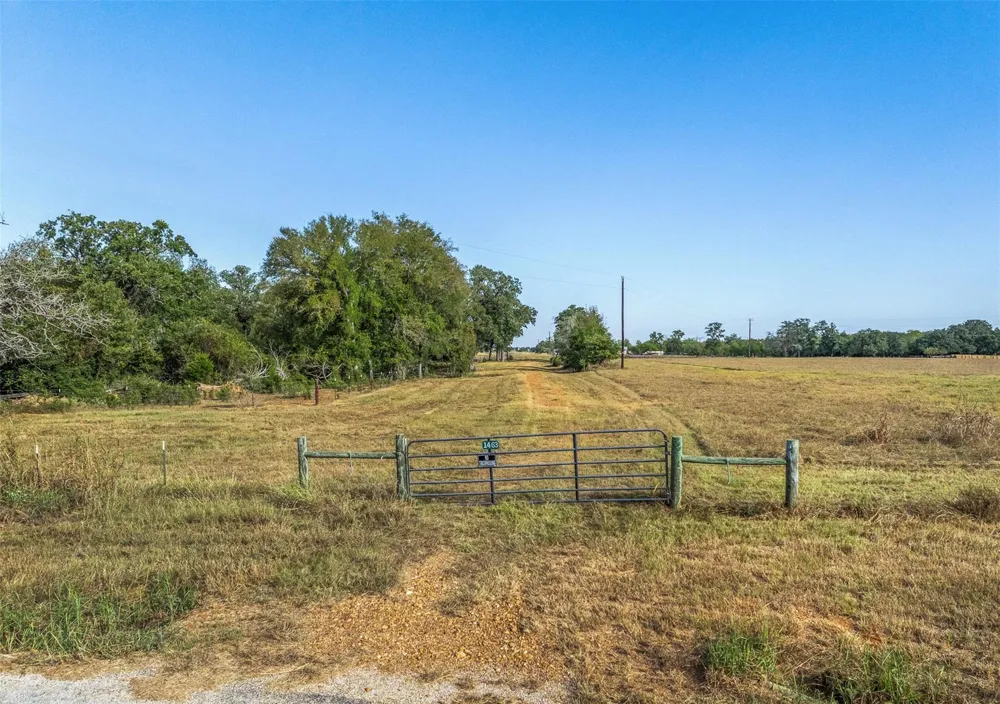 1463 County Road 324 Lincoln, TX 78948