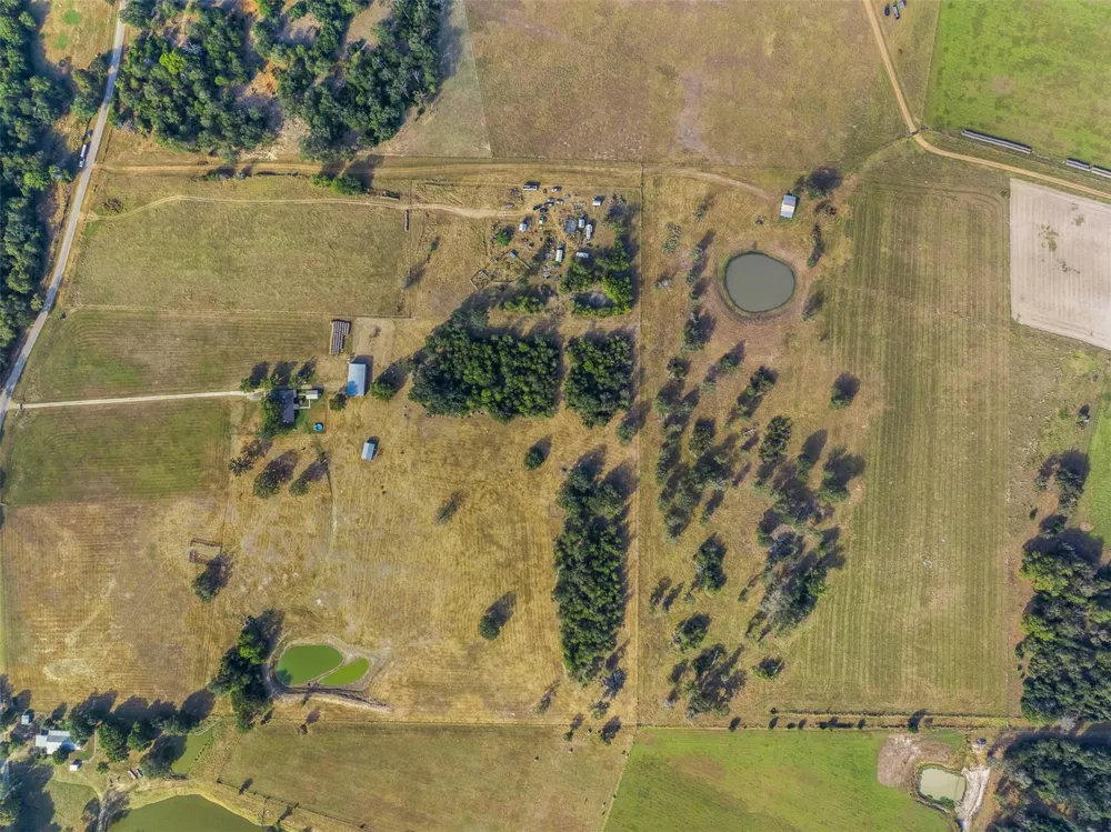 1463 County Road 324 Lincoln, TX 78948