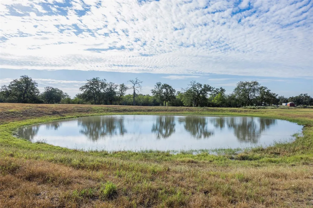 1463 County Road 324 Lincoln, TX 78948
