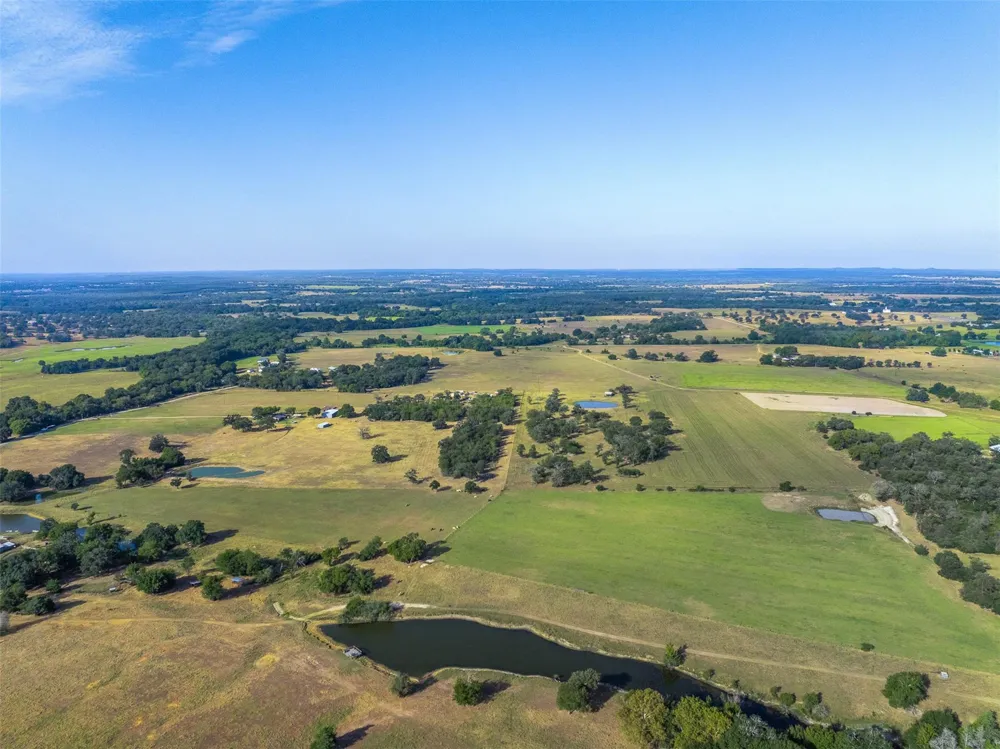1463 County Road 324 Lincoln, TX 78948