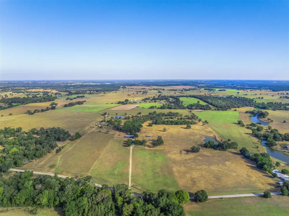 1463 County Road 324 Lincoln, TX 78948