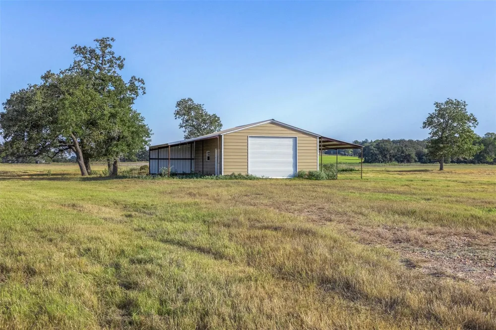 1463 County Road 324 Lincoln, TX 78948