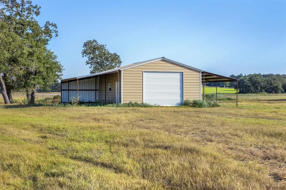 1463 County Road 324 Lincoln, TX 78948