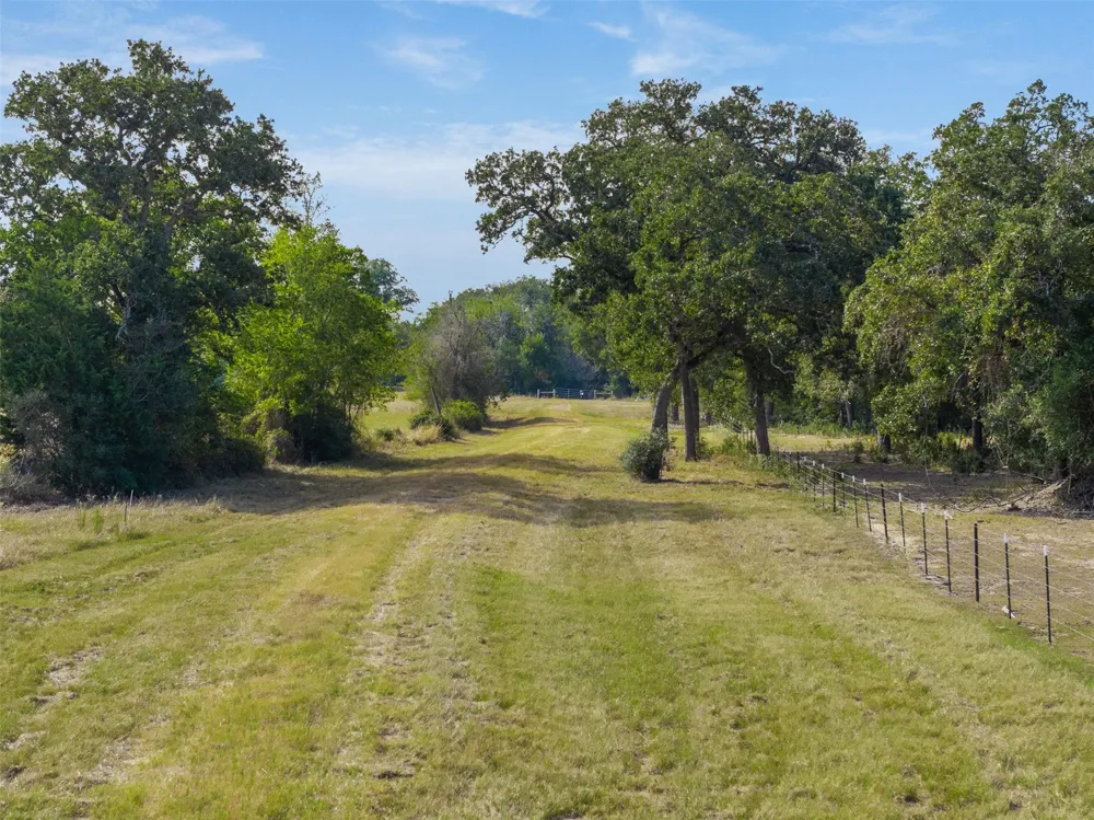 1463 County Road 324 Lincoln, TX 78948