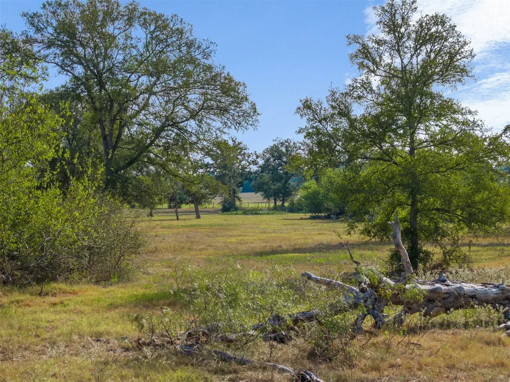 1463 County Road 324 Lincoln, TX 78948
