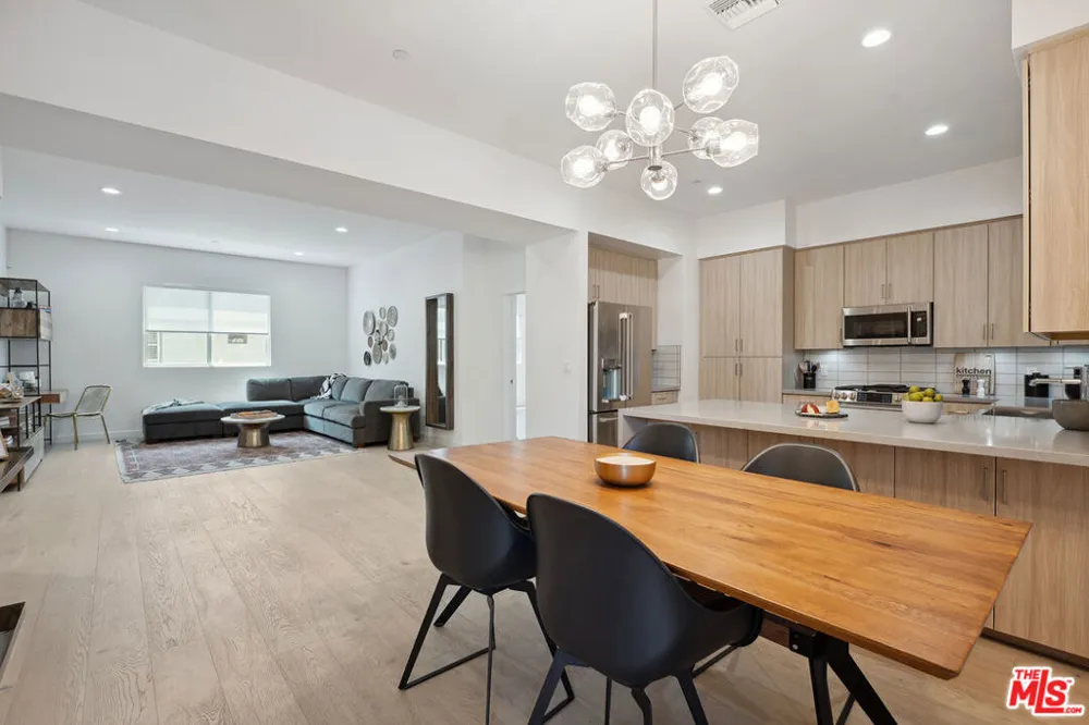 1746 Garfield Place #202 Los Angeles, CA 90028