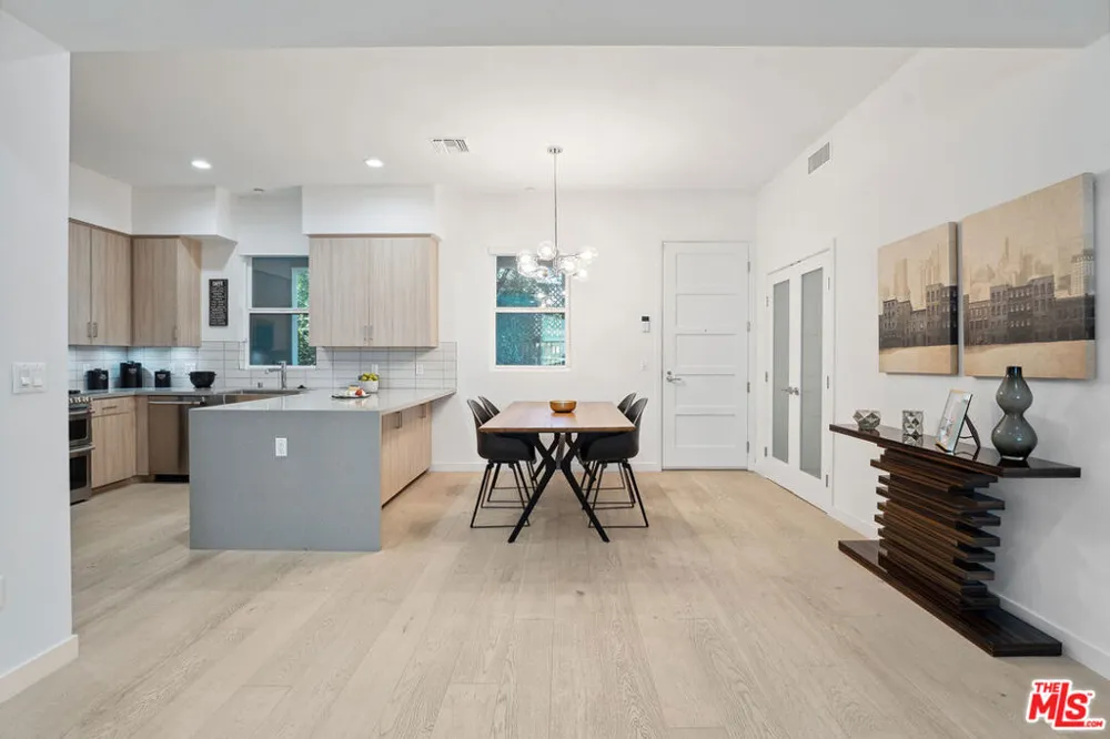 1746 Garfield Place #202 Los Angeles, CA 90028