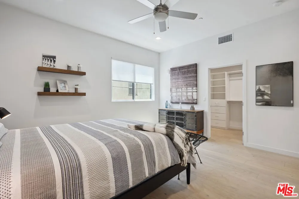 1746 Garfield Place #202 Los Angeles, CA 90028