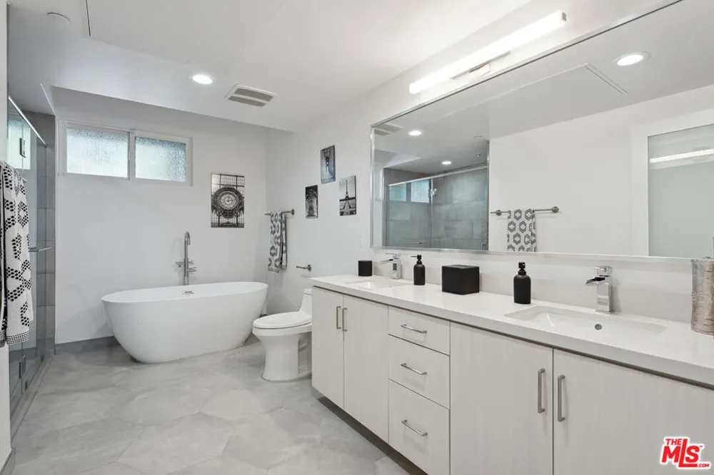 1746 Garfield Place #202 Los Angeles, CA 90028