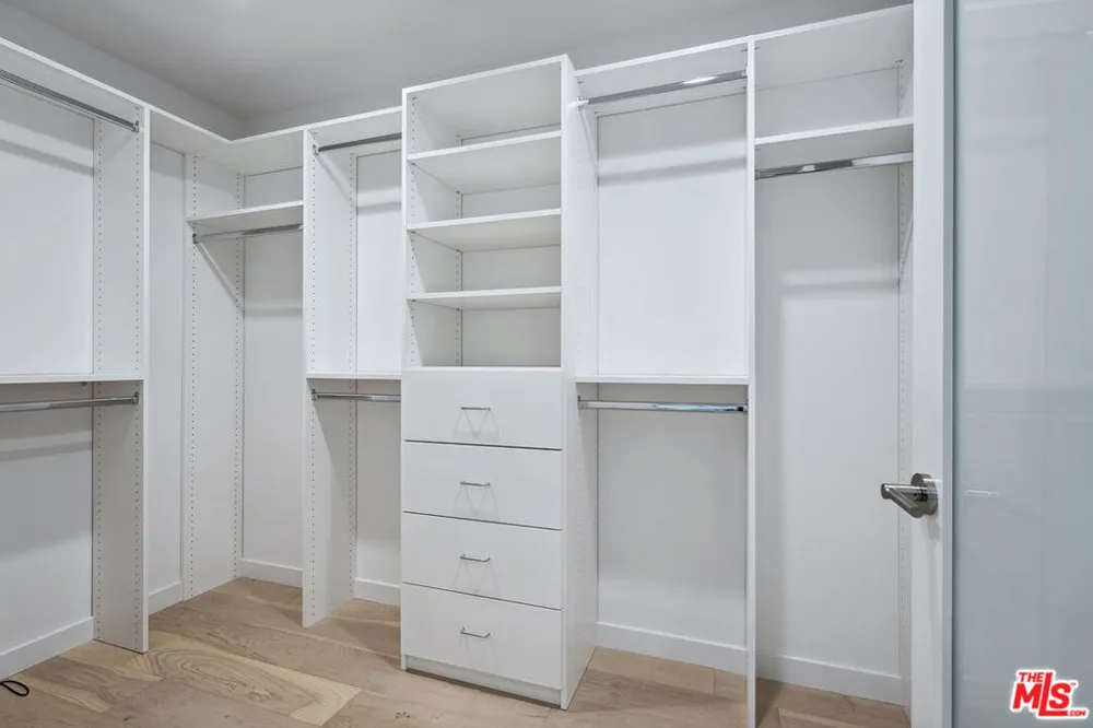 1746 Garfield Place #202 Los Angeles, CA 90028