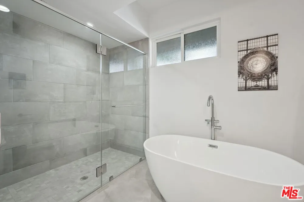 1746 Garfield Place #202 Los Angeles, CA 90028