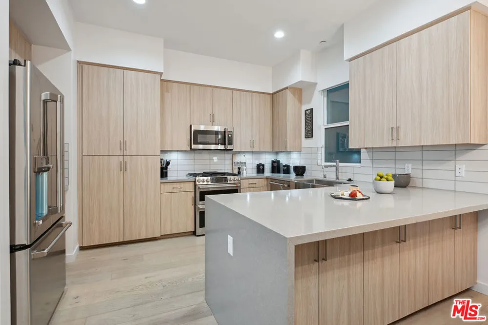 1746 Garfield Place #202 Los Angeles, CA 90028