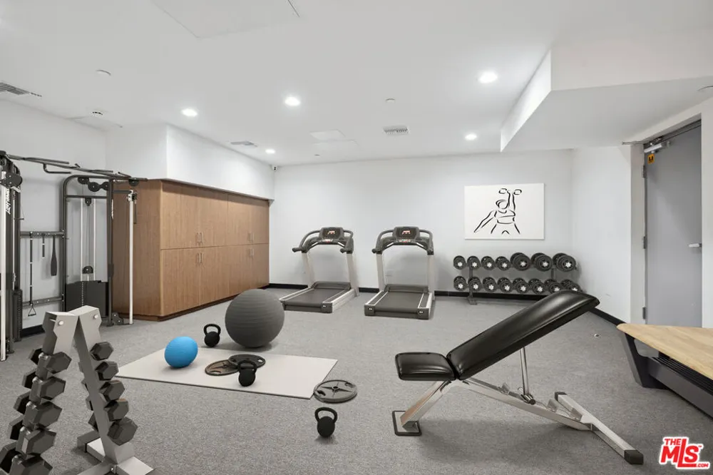 1746 Garfield Place #202 Los Angeles, CA 90028