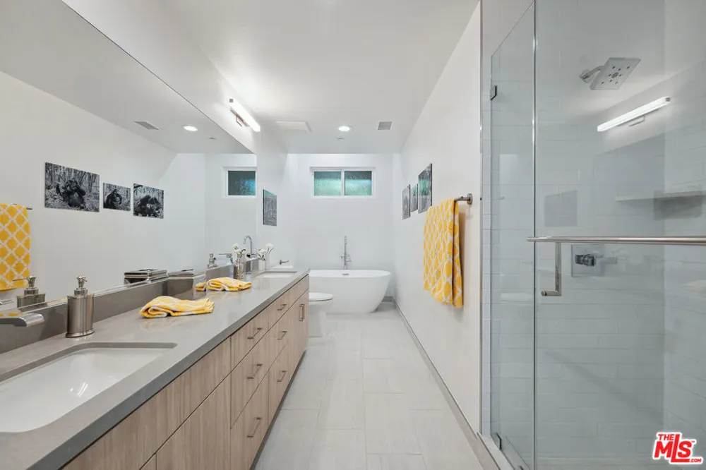 1746 Garfield Place #202 Los Angeles, CA 90028