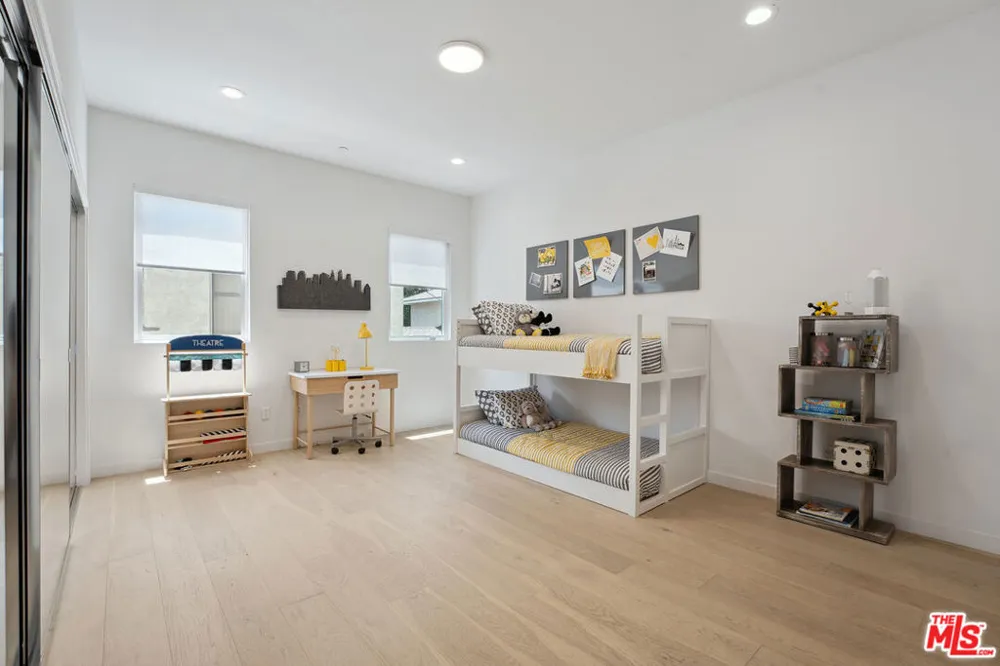 1746 Garfield Place #202 Los Angeles, CA 90028
