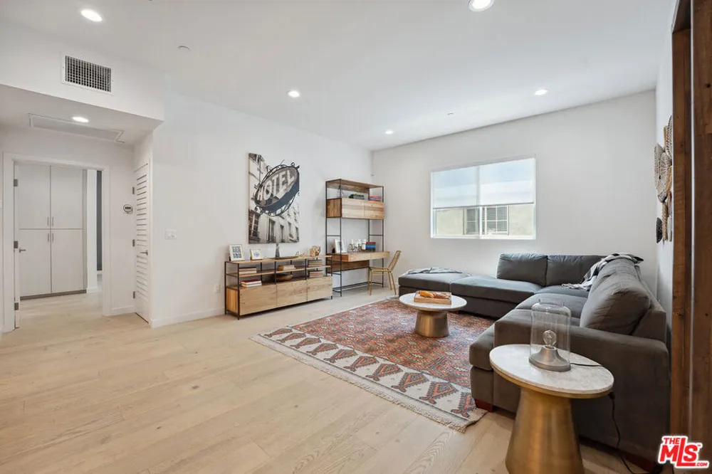 1746 Garfield Place #202 Los Angeles, CA 90028
