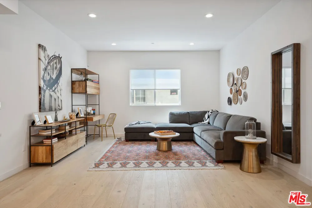 1746 Garfield Place #202 Los Angeles, CA 90028