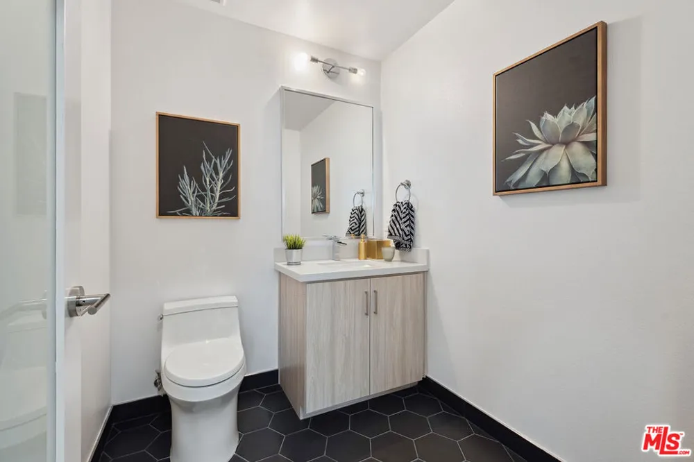 1746 Garfield Place #202 Los Angeles, CA 90028